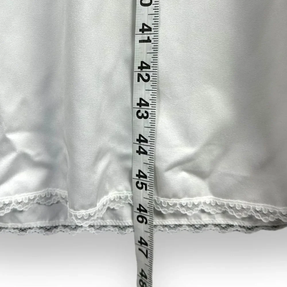 VTG Barbizon Nightgown Women's sz Med Embroidered Ruffle Lace Pearl Button GUC‎
